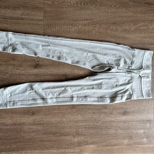 Vuori Daily legging light gray